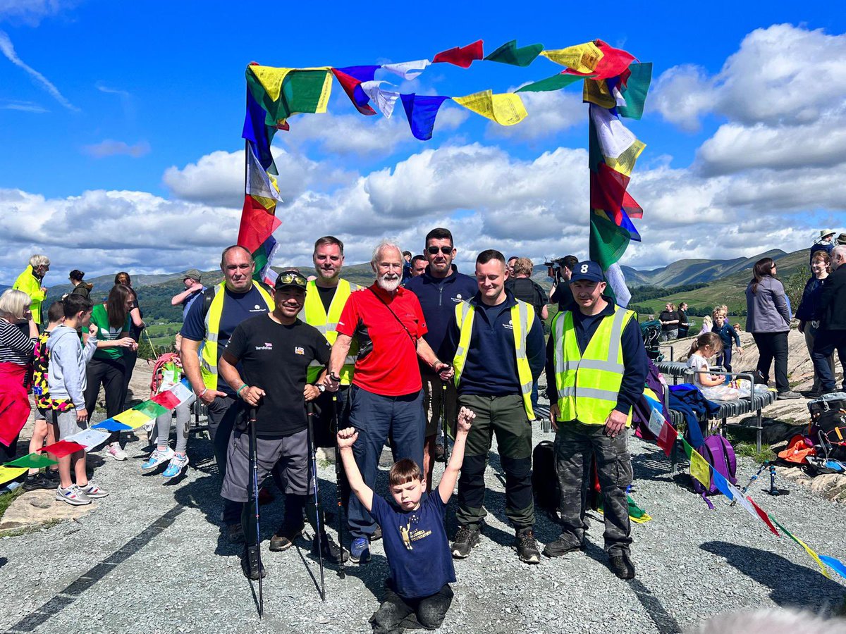 BBCBreakfast's tweet image. 8-year-old double amputee Tony Hudgell has climbed to the 238 metre summit of Orrest Head in the Lake District.

He celebrated with mountaineer Chris Bonnington and Hari Budha Magar who lost both legs but recently scaled Everest

bbc.co.uk/news