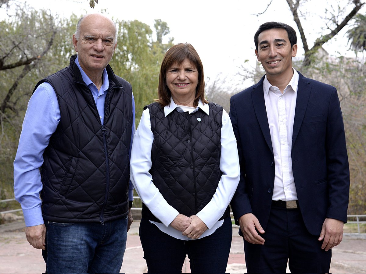 #Ahora en #Panorama hablamos con Nicolás Aramayo (<a href="/aramayo_nico/">Nico Aramayo</a>), precandidato a intendente por Juntos por Coronel Rosales. "Nuestra promesa es trabajar para mejorar los servicios y para tener un parque industrial".
📻 #LU2LejosLaPrimera 
🎙️ #AM840 #FM927 
📲 #Wapp2916414442