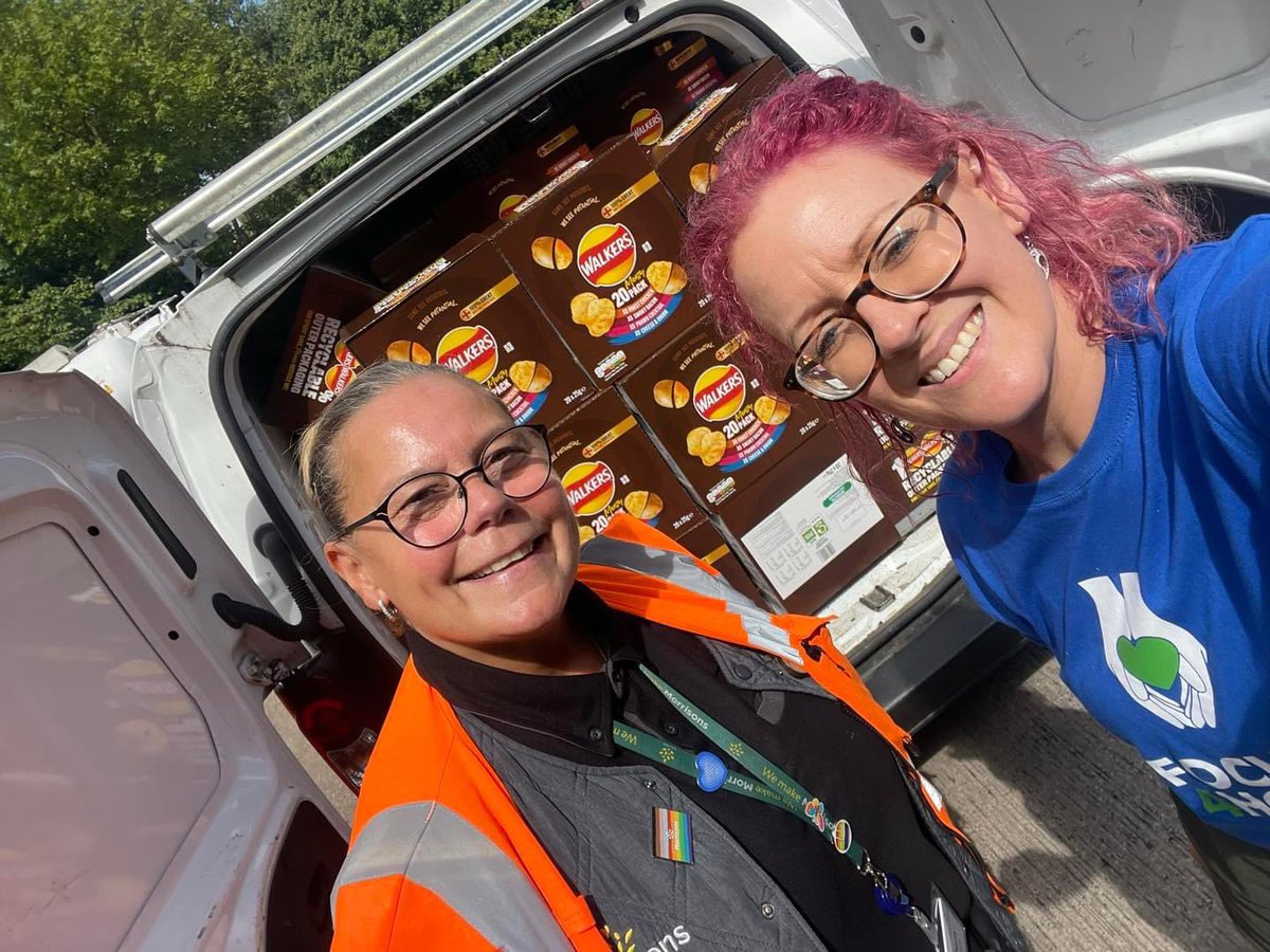 Focus4Hope's tweet photo. A huge thank you to Zoe at @LeedsMarriott & Pam at @Morrisons J41 for your donations this week, we really appreciate your kindness helping our community 💙🙏
#Focus4Hope #combattingisolation #combattinglonliness #communityspirit #communitysupport #donations https://t.co/p5b3oZB3Sl