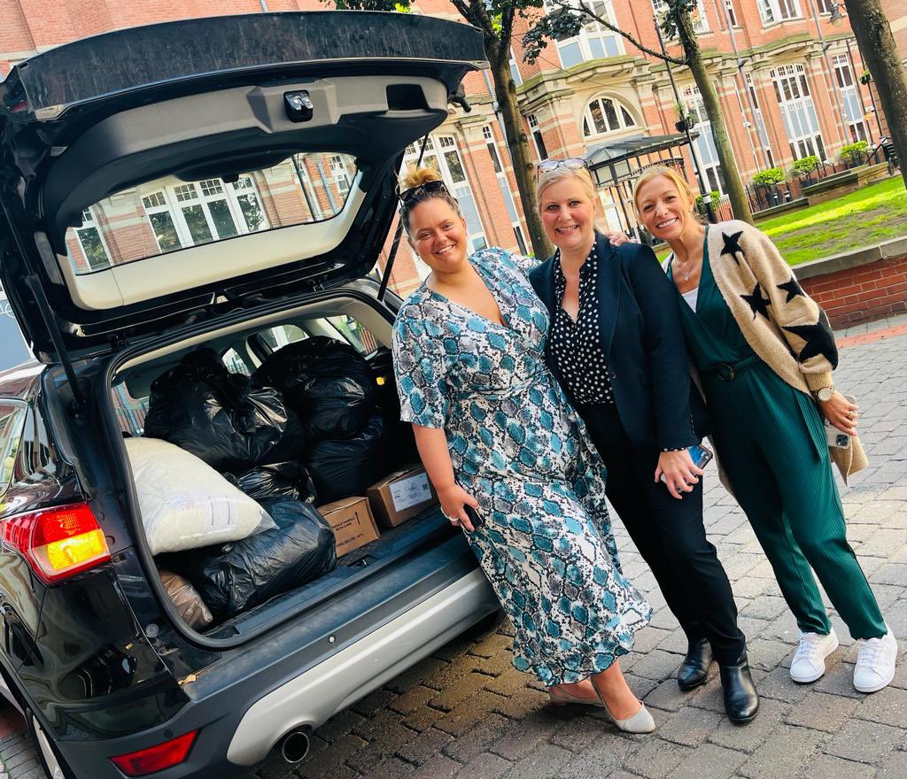 Focus4Hope's tweet photo. A huge thank you to Zoe at @LeedsMarriott & Pam at @Morrisons J41 for your donations this week, we really appreciate your kindness helping our community 💙🙏
#Focus4Hope #combattingisolation #combattinglonliness #communityspirit #communitysupport #donations https://t.co/p5b3oZB3Sl