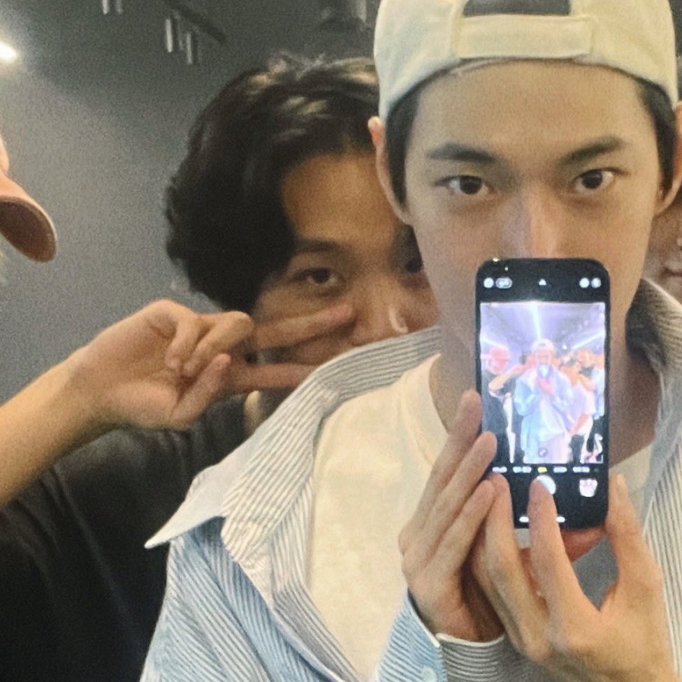 noxx_nox's tweet photo. 뒤에 곰돌이는 키우는건가요? https://t.co/VBtwo1kSHe