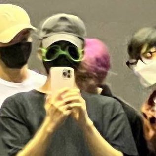 noxx_nox's tweet photo. 뒤에 곰돌이는 키우는건가요? https://t.co/VBtwo1kSHe