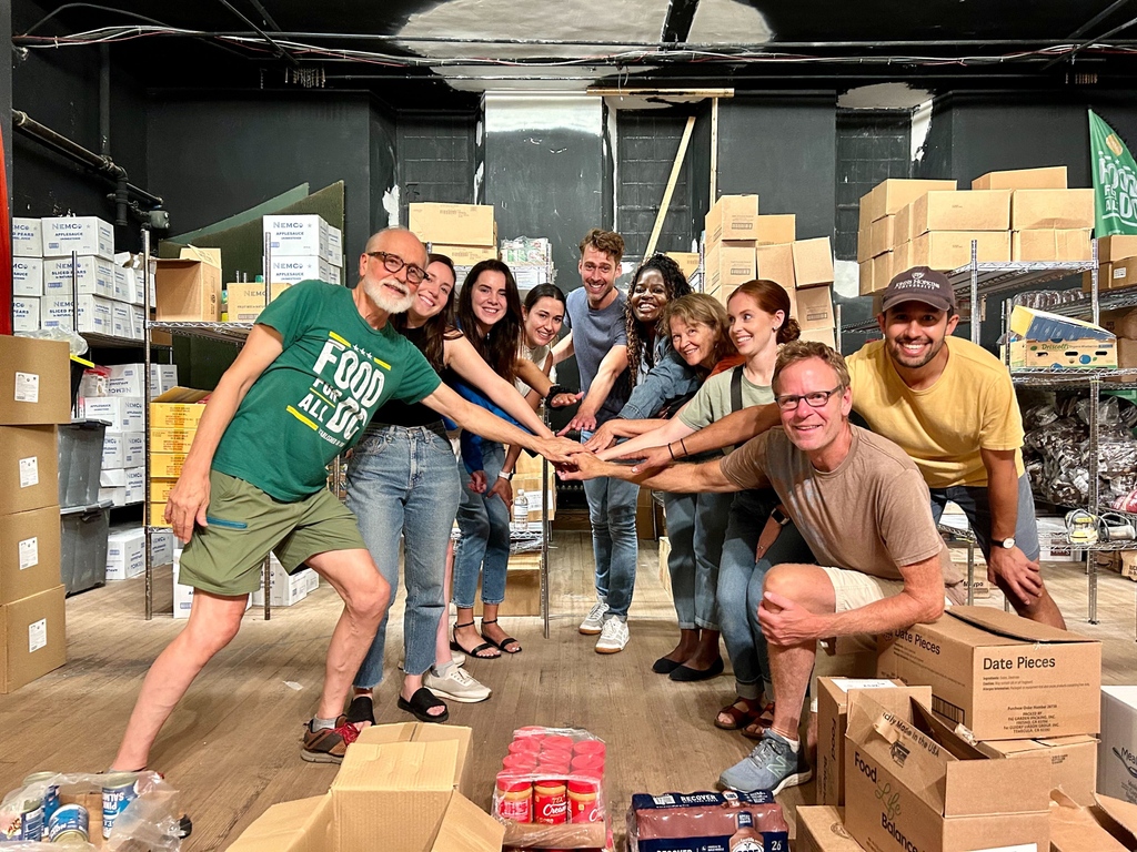 foodforalldc's tweet photo. A corporate group from Arnold Ventures volunteered at FFA last week.
#FFADC #FoodforAll #Volunteer #volunteering #Community #givingback #support #fundraiser #nonprofit #socialgood #donate #donation #change #socialimpact #dogood #makeadifference #DC #WashingtonDC #DMV https://t.co/4tDKpOwtFv
