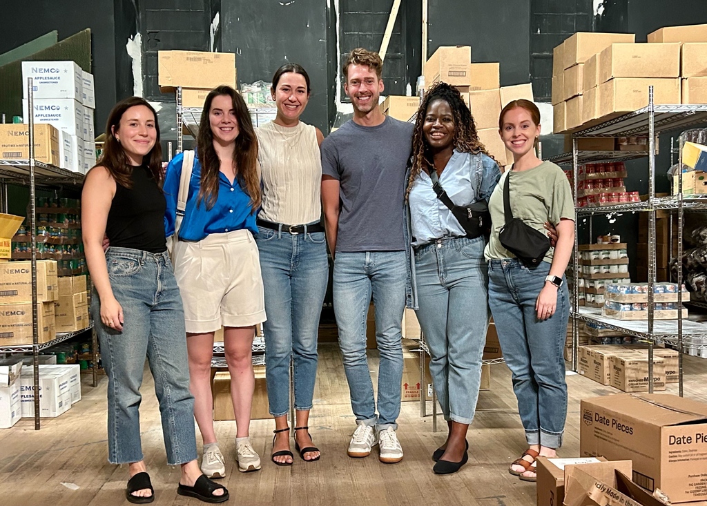 foodforalldc's tweet photo. A corporate group from Arnold Ventures volunteered at FFA last week.
#FFADC #FoodforAll #Volunteer #volunteering #Community #givingback #support #fundraiser #nonprofit #socialgood #donate #donation #change #socialimpact #dogood #makeadifference #DC #WashingtonDC #DMV https://t.co/4tDKpOwtFv