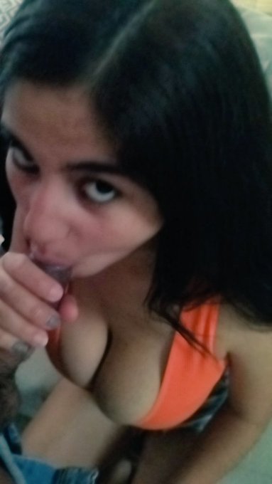 2 pic. Netflix oh una cita conmigo? RT❤️si quieres una cita conmigo https://t.co/Mp31tWeFwM suscribete