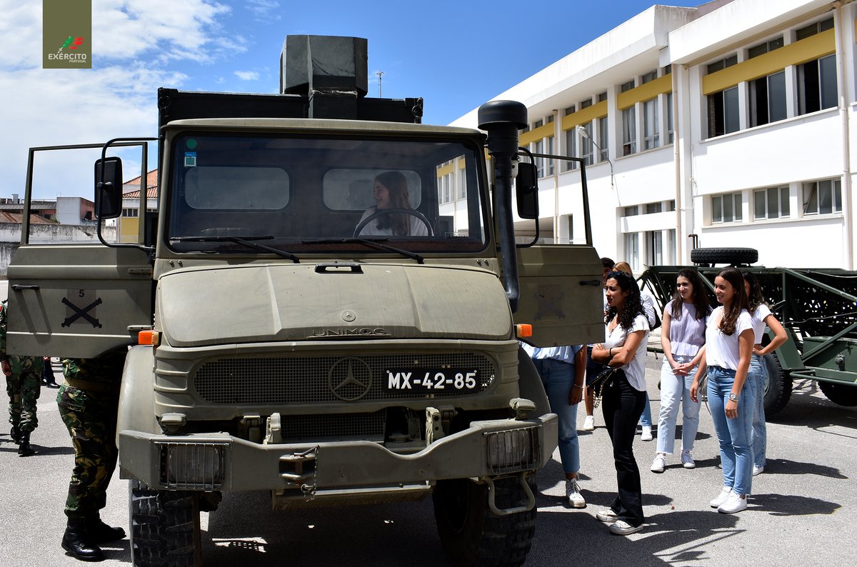 Exercito_pt's tweet photo. 📢O Regimento de Artilharia N.º 5⃣ encerra a 1⃣9⃣.ª Edição do Dia da Defesa Nacional, que recebeu, no total, 1⃣6⃣9⃣5⃣ jovens.
🔗https://t.co/0GesxOpvyA
Ao serviço dos Portugueses.
#ExércitoPortuguês #RA5 #DiadaDefesaNacional #DDN @defesa_pt https://t.co/3DwowQicgY