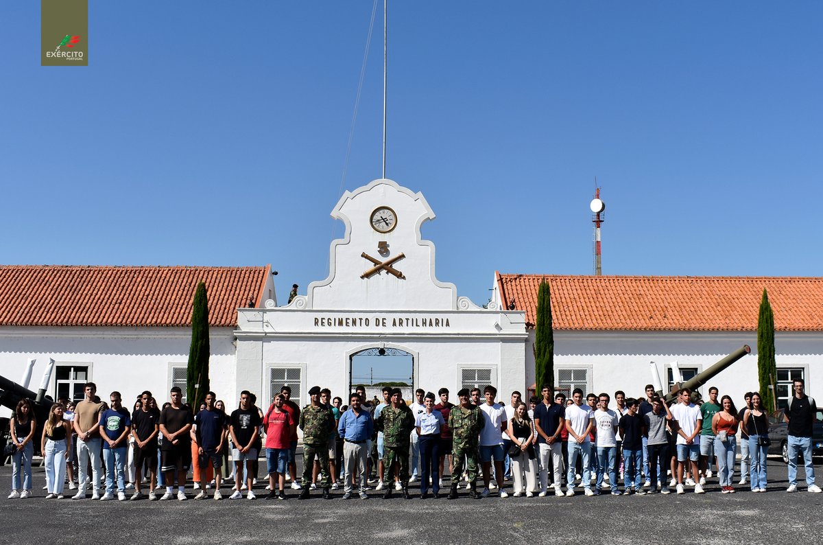 Exercito_pt's tweet photo. 📢O Regimento de Artilharia N.º 5⃣ encerra a 1⃣9⃣.ª Edição do Dia da Defesa Nacional, que recebeu, no total, 1⃣6⃣9⃣5⃣ jovens.
🔗https://t.co/0GesxOpvyA
Ao serviço dos Portugueses.
#ExércitoPortuguês #RA5 #DiadaDefesaNacional #DDN @defesa_pt https://t.co/3DwowQicgY