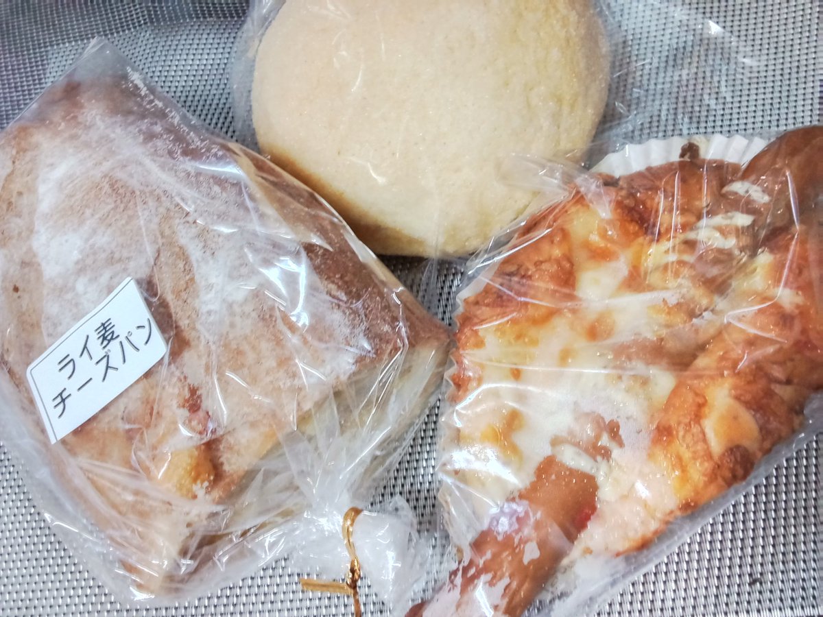 AZ75823537's tweet photo. 8月10日木曜日の12時台 #BreadStation #本庄パン処麦と豆 の宇田さんとお送りします🙇♀️✨が!
次回のテーマ早めに大募集!夏休みということもあり子供をテーマに、子供の頃食べたパンの思い出、子供が好きなパン、学校給食のパンなどのお話を!メッセージぜひお願いします🙏❤🍞
#ほんじょうFM https://t.co/KBbNgdriPG