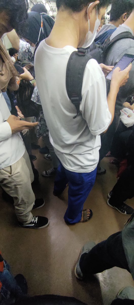 KRL lengang gæs, biasanya nyempil sana sini jam pulang begini, ada apa hari ini??