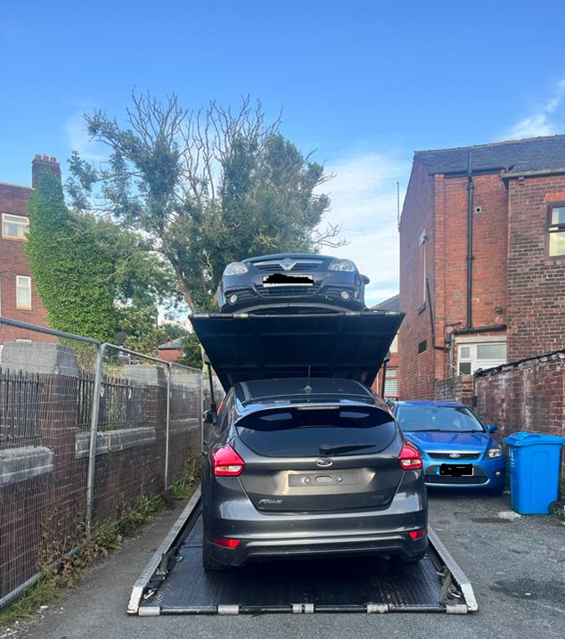 GMPOldham's tweet photo. #Recovered

Whilst on patrol yesterday PCSO Sally Goddard and Joanna Haigh of the Waterhead and St James' neighbourhood team recovered a  stolen motor vehicle which had been recently stolen from the Springhead area of Oldham.

#CommunityMatters https://t.co/5zsOMtv6Oa