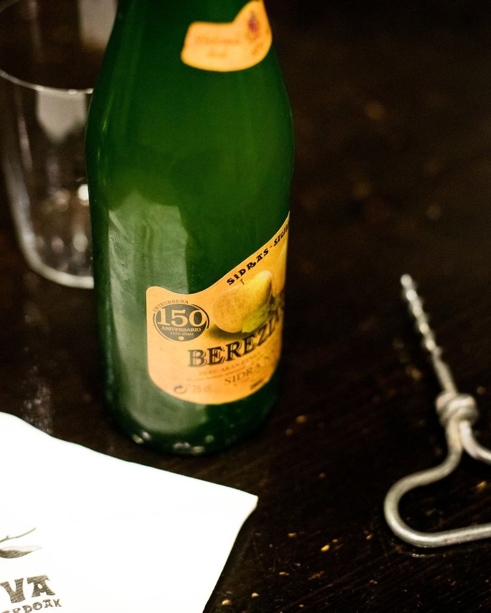 🍎La sidra cuando está bien preparada y conservada en buenas condiciones, constituye una bebida fresca, tónica, nutritiva, saludable y una de las más apetecibles a la hora de satisfacer los paladares más exigentes. 😍