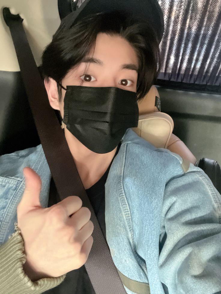 sjysvel's tweet photo. thumbs up 👍

#ENSD #ENGENESelcaDay #JAKE @ENHYPEN_members #ENHYPEN_JAKE https://t.co/wCpyqspZgL