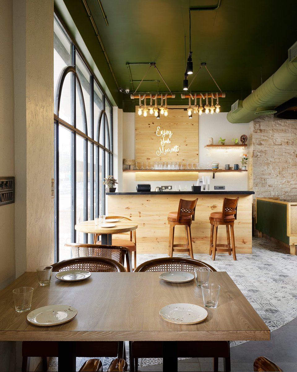 Interiorlover1's tweet photo. The Cuisine Queen Café | AR Architects | Bhilai
📷@_vedantsharma
Full Project
https://t.co/hr8ARAZeKn via @Interiorlover1
.
.
.
#interiorlover.in
#architecture #interiordesign #Cafe #restaurant #restro #Interiors #design #decor #furniture #furnituredesign #photography #PHOTOS https://t.co/XWIH6rFir0