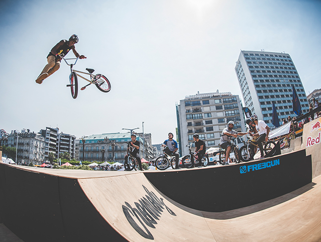 Todo listo en #Vigo para volver ser a capital mundial da cultura e o deporte urbanos co <a href="/omarisquino/">O Marisquiño</a> 🛹

Do 10 ao 13 de agosto este #RíasBaixasFest reunirá profesionais e afeccionados do skate, BMX, Dirt Jump, Break Dance, Graffiti e moito máis nun evento único!

#OrixeRíasBaixas