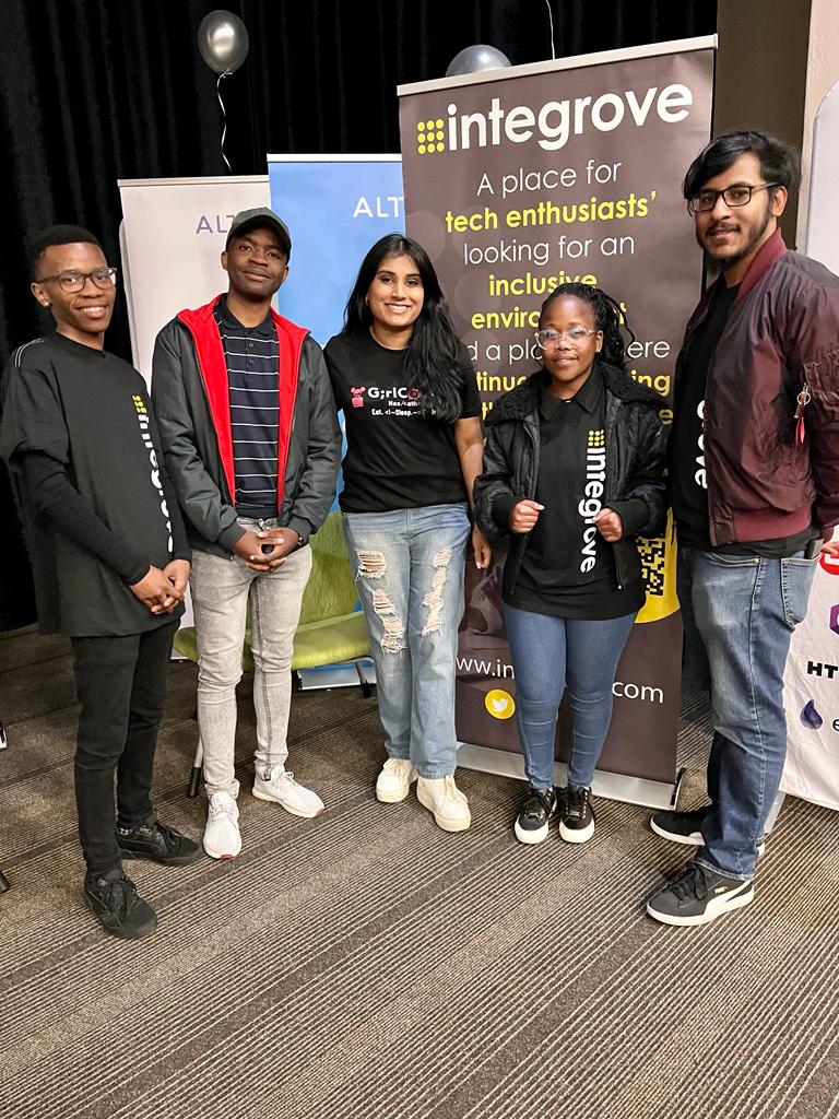 integrove's tweet photo. 🎉 Shoutout to our amazing Integroovies that attended the #GirlCodeHack this weekend! Your time, guidance, and dedication are opening doors and breaking down barriers. Keep it up!🟡🟡🟡

#Integrove #WomenInTech https://t.co/OPOPNU97vb
