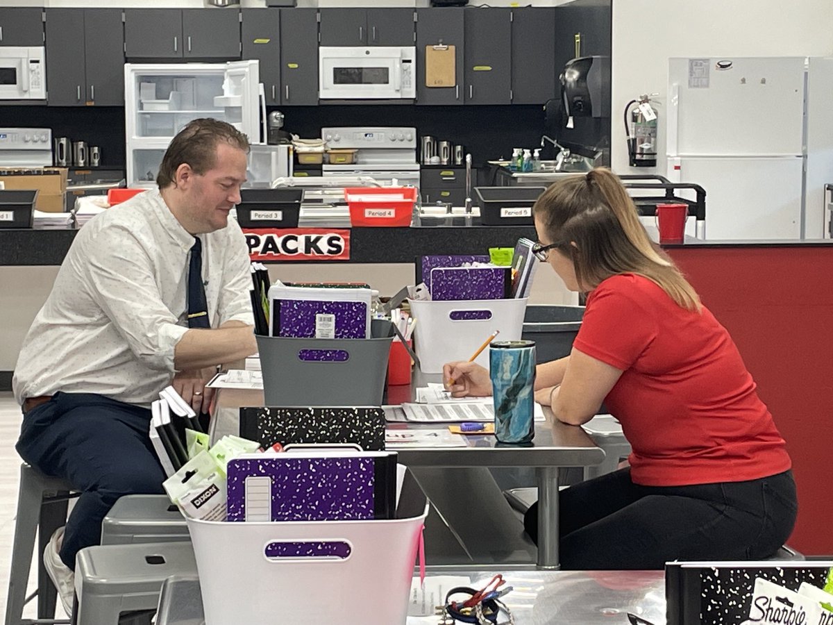 englishwithmrsb's tweet photo. New teacher campus day! #vcsmentoring #stingraysfirst https://t.co/pRS7oTNhkH