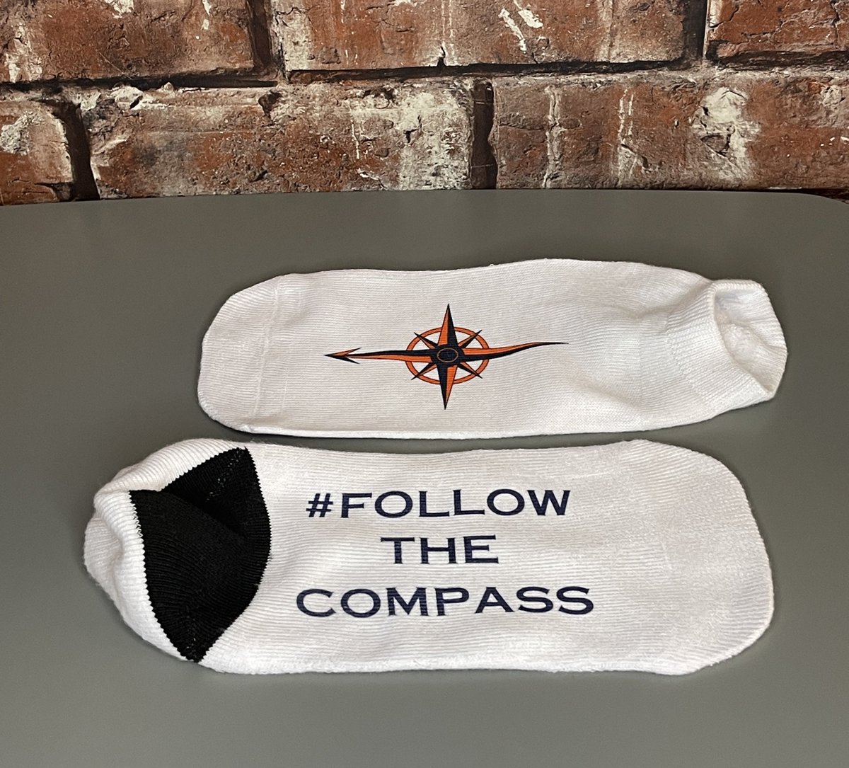 ECClothing2020's tweet image. Ready to let your feet do the talking?

Our new Explorer Trainer Socks allow you to #FollowTheCompass all day long. Comfortable, lightweight trainer sock available in Blue &amp;amp; Orange or just Navy Blue. 

explorercoffees.com/product/follow…
