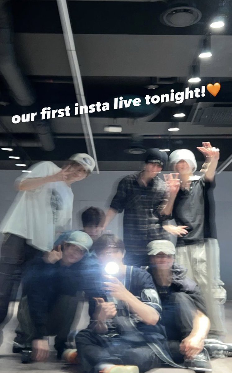 riize_official instagram story 

‘our first insta live tonight!🧡’