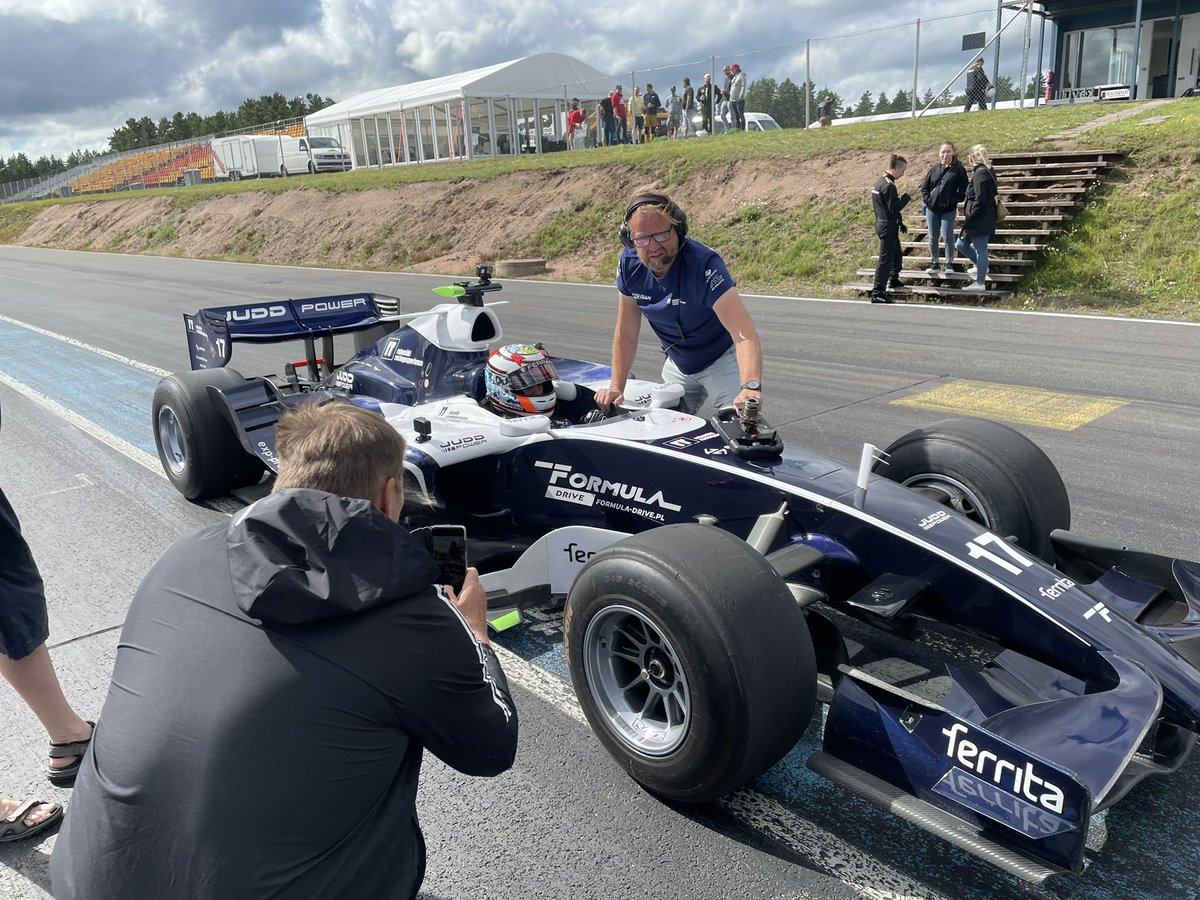 AlataloWilliam's tweet photo. Driving a Formula 1 today! Driving a Formula 1 today! Driving a Formula 1 today! Driving a Formula 1 today! Driving a Formula 1 today! Driving a Formula 1 today! Driving a Formula 1 today! Driving a Formula 1 today! Driving a Formula 1 today! Driving a Formula 1 today!!!!!!!!!!!! https://t.co/J4cSJ2pFTC