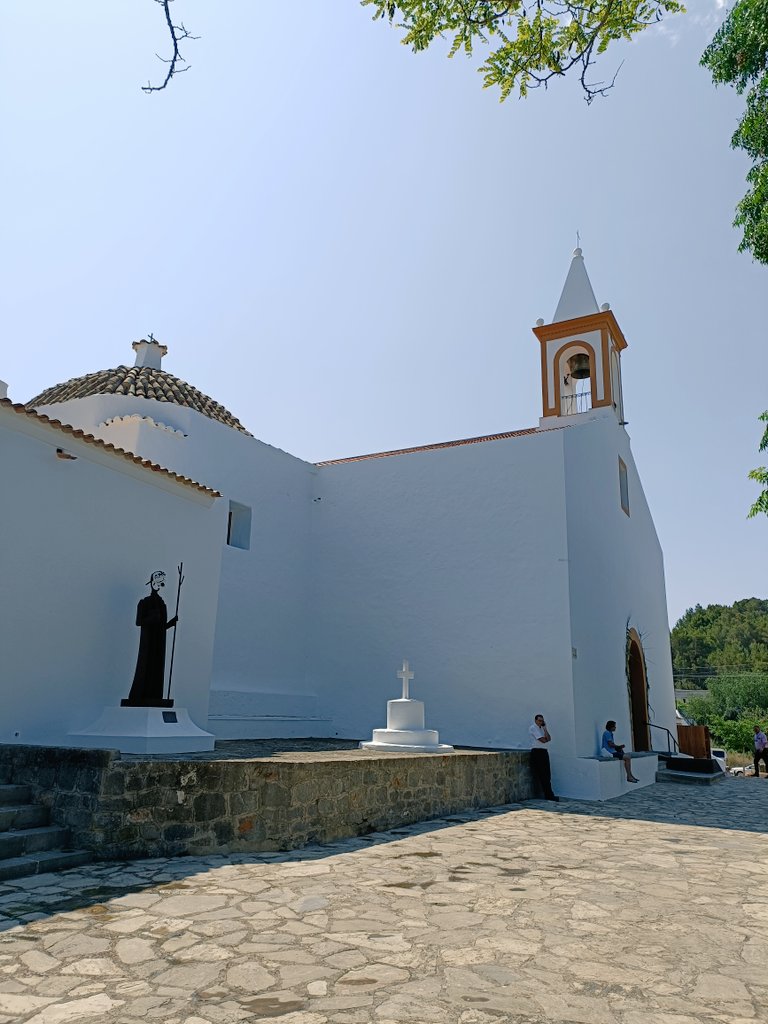 GuillemGCA's tweet photo. Una illa que m'ha acollit i d'ella n'he feta la meva residència. Molts anys i bons i Bona Diada!! #8Agost #SantCiríac https://t.co/H1E5DUwNLz