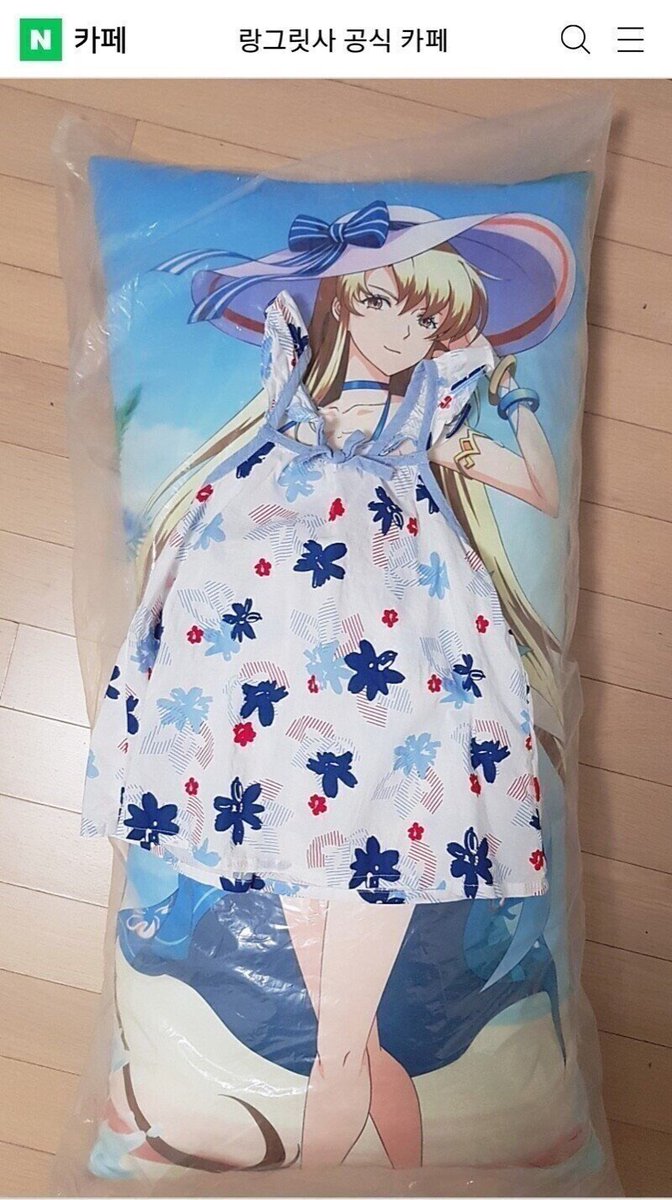 otaku_meme_'s tweet photo. 남편의 쿠션 굿즈를 판매하려는 아내 https://t.co/Vi0TivqKoG