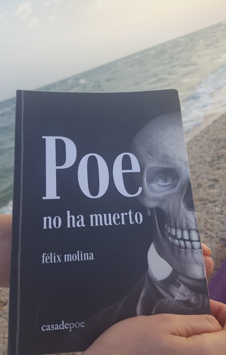 sobretodoluz's tweet photo. #Relecturas Redescubriendo a "Poe no ha muerto" junto al mar💙

#felixmolina#relecturas#poenohamuerto https://t.co/shvpCBpQy3