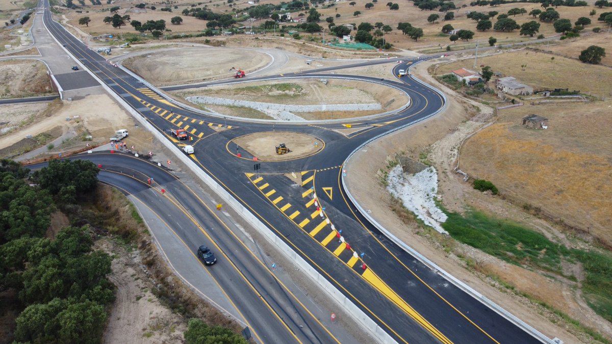 StradeAnas's tweet photo. ➡️Proseguono in #Sardegna i lavori #Anas per la costruzione del Lotto 4 lungo la #SS729 “Sassari Olbia” tra Berchidda e Oschiri.
📷 Completamento svincolo entro fine 2023.
📷 Di più su interventi e investimento ⤵️

https://t.co/hNUq0ov0PK

#piùsicurezzaaltuoviaggio #Anas https://t.co/V3h6Blf1gs