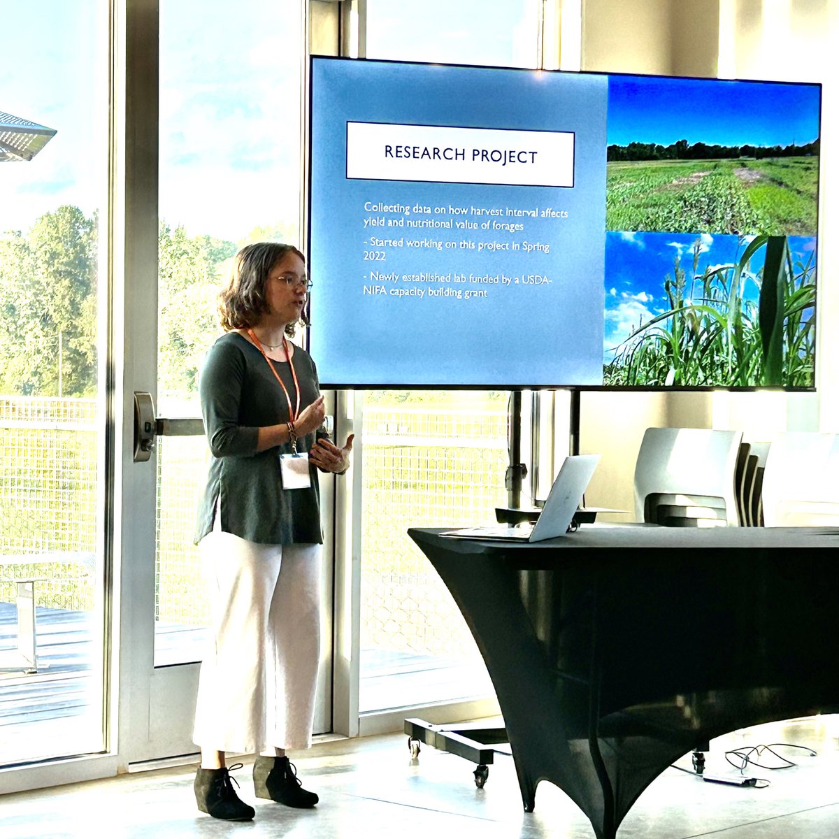SkyhawkAggie's tweet photo. Last night at Lone Oaks Farm, current Plant & Soil Science Junior, Madelyn Holbrook, presented to the UT Commission on Agriculture her high impact learning experiences (Research, International Study, Service Learning) at the University of Tennessee at Martin. #BeOneUT https://t.co/pPEAr3sOVb