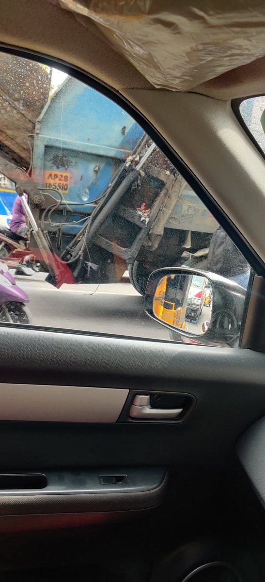sanniddhi's tweet photo. @GHMCOnline @CommissionrGHMC  @KTRBRS thank you for keeping our city so clean but please do something about these vehicles neither clean nor green 😊 #GoGreen #ilovehyderabad https://t.co/qmkO44bB86