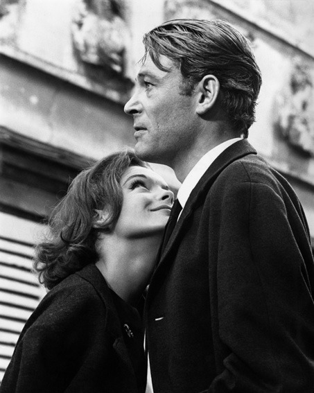 "inan ki senden başka
senden başka, senden başka
hiç kimse yok içimde
kimse yok içimde..."