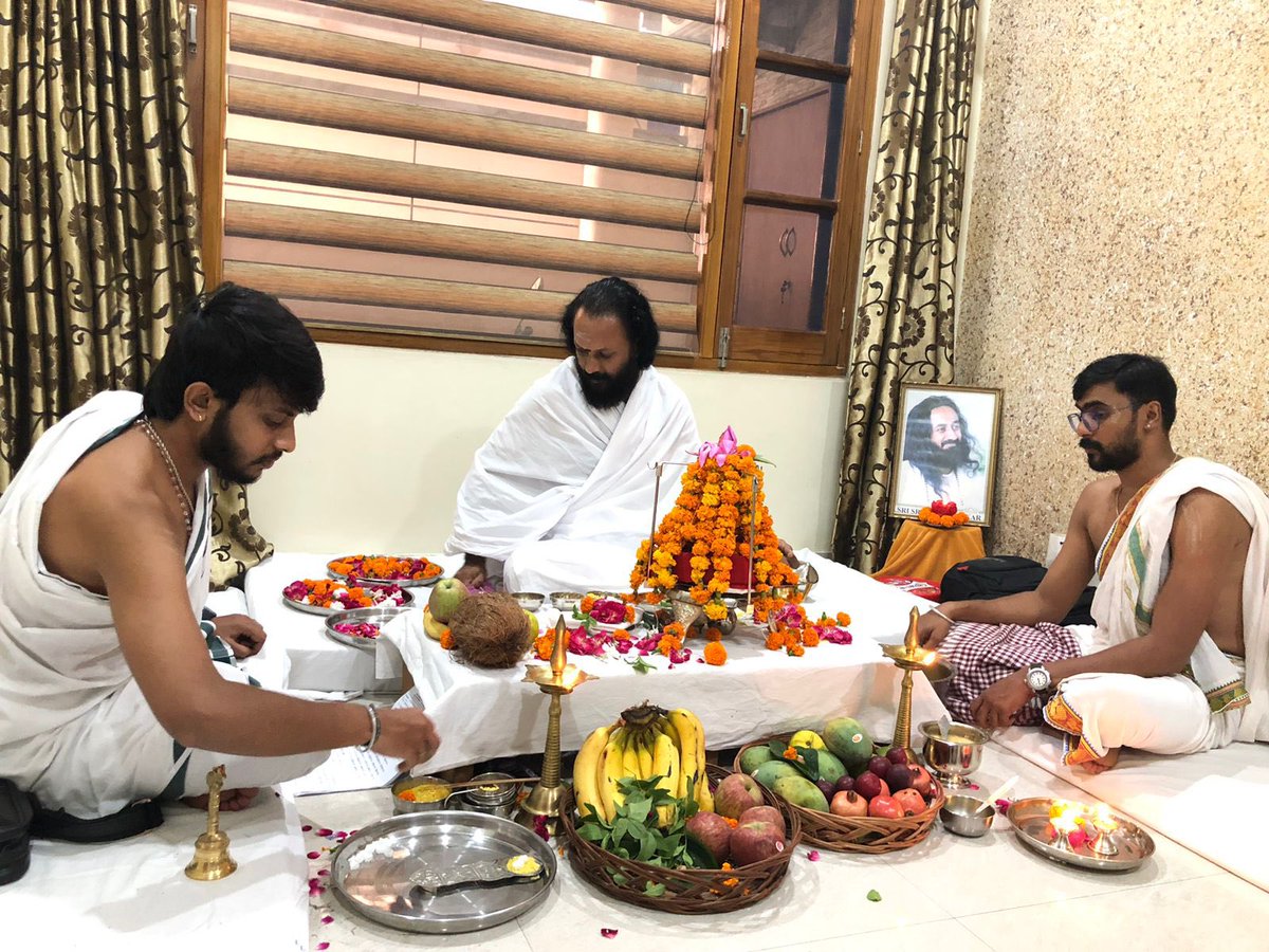 JGDSwamiji's tweet photo. #SravanRudraPuja2023  today morning Pooja from #bilga #ludhiana #Punjab 
#VaidicDharmaSansthanPunjab https://t.co/71XHoAUiQM