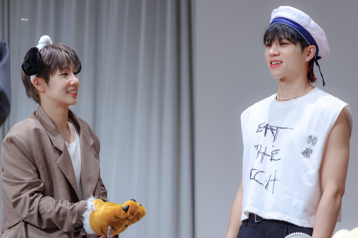 230806 팬싸인회

#인피니트 #INFINITE
#김성규 #성규 #남우현 #우현
#KIMSUNGKYU #SUNGKYU
#NAMWOOHYUN #WOOHYUN