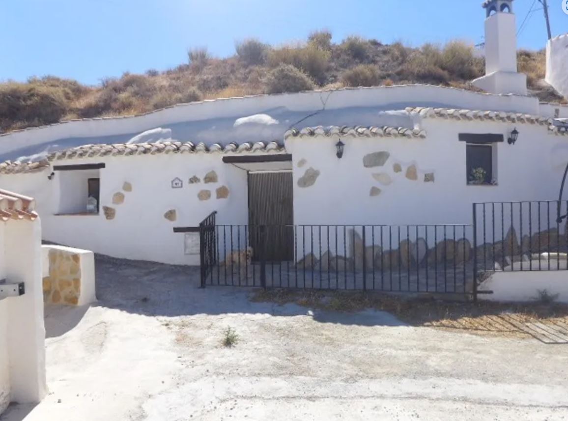 Two fabulous cave houses fully reformed and ready to move into straight away with great outdoor space - Now just 110,000 euros! 
Spain - Galera
kyero.com/en/property/78…
#cavehouse #cave #airbnb #vacation #rental