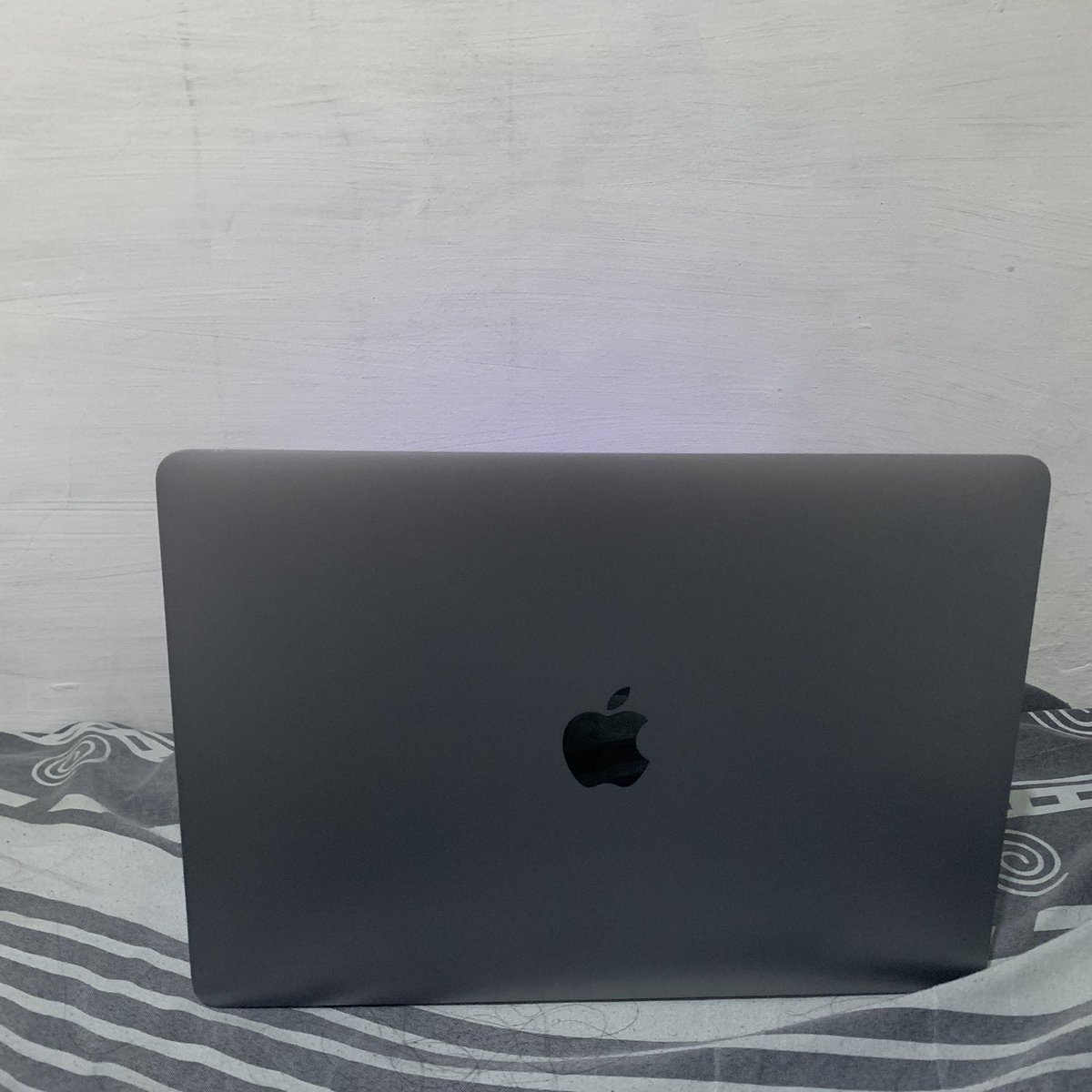 tahuasemz's tweet photo. @bhaguz_403 Macbook Pro 2016 13inc Non Touchbar
•CC Batery Normal 
•Fungsi-fungsi normal
•Kondisi fisik mulus
•Layar jernih dan bersih
•Core i5
•RAM : 8/256gb

Kelengkapan : Unit + Charger. Box hilang
Minus : Kamera (bisa pakai kamera eksternal)
Buka harga 5,8jt nego sampai jadi https://t.co/qmbtPdMXbD