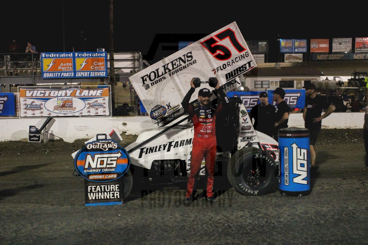 austingonzphoto's tweet photo. 8/5/2023 I-55 Raceway.
@WorldofOutlaws  @KyleLarsonRacin .
Qualify 31st, Finished 6th.
Fastest Time 11.046.
Heat Started 2nd, Finished 2nd.
Dash Started 6th, Finished 5th.
Feature Started 5th, Finished 1st.
Larson Collected The IronMan55 Win And Grabbed That $20,000 Paycheck. https://t.co/FRUhFjiwWg