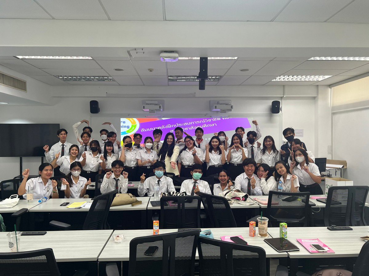 PRSSED1's tweet photo. 📆เมื่อวันที่ 4 สิงหาคม พ.ศ. 2566
📌หลักสูตรการศึกษาบัณฑิต สาขาวิชาสังคมศึกษา ภาควิชาสังคมวิทยา คณะสังคมศาสตร์ มหาวิทยาลัยศรีนครินทรวิโรฒ
📚ได้จัดกิจกรรมการสัมมนาหลังการปฏิบัติการสอน รายวิชา ศษ391 การปฏิบัติการสอน 3 ณ ห้อง603 อาคารคณะสังคมศาสตร์
#ทีมมศว #ครูสังคมมศว #SSEDSWU https://t.co/D8TrmWjZ1s