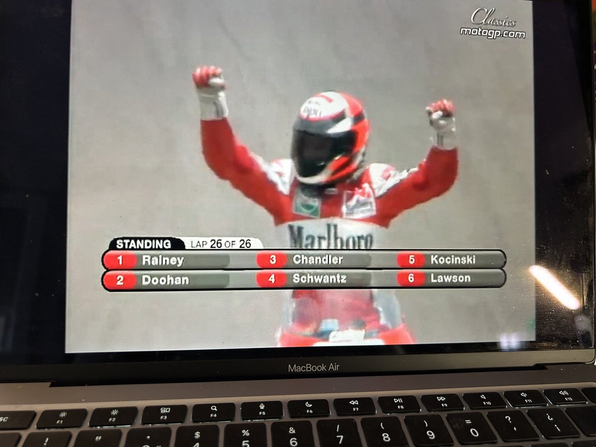 RacermediaE's tweet photo. Viendo lo competitivos que son los actuales pilotos europeos de MotoGP, a veces se nos olvida lo difícil que era antes, en la era de las salvajes #500GP sin electrónica. Cuando lo mejor que se podía ser era séptimo... https://t.co/HEsmHLLulV