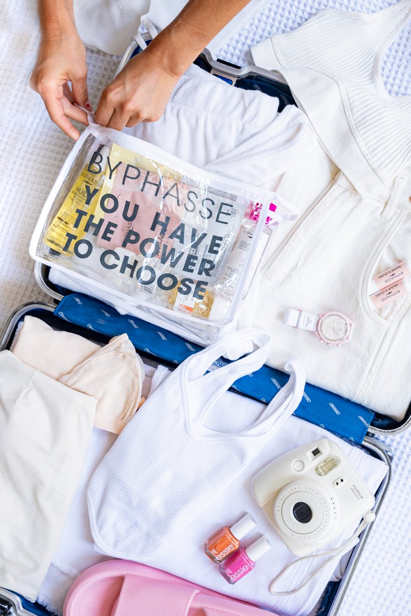 byphasse's tweet photo. J-1 : HELLO VACATION! 😎
 
Mon vanity, mes essentiels Byphasse en format travel, un maillot de bain, une grande valise, mes accessoires et… let’s go on vacation! 👙🧳✈️ https://t.co/hmE5PKQM82