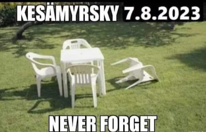 Tuliko se infernaalinen ilmastonmuutoksen aiheuttama myrsky jo sinne etelään?

Kyselen vaan täältä Pielisen saaresta ennakkotietoja - et laitanko veneen toisellakin köydellä kiinni. 

Pahalta näyttää. Sääkartatkin loimottaa ihan punaisena.