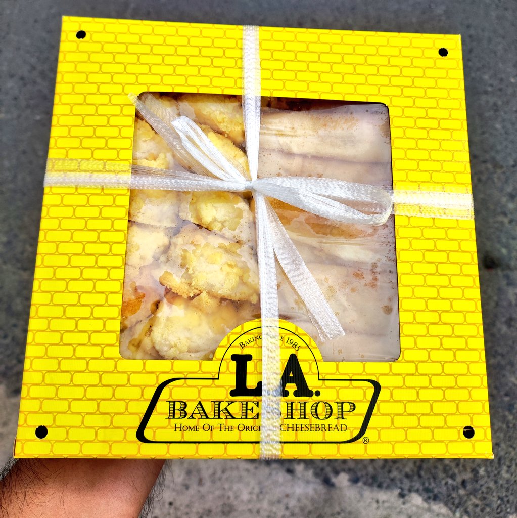 😊 Pasalubong for Daddy.. 😁

#BreadLovers
#LABakeshop
#CheeseBread
#SpanishBread