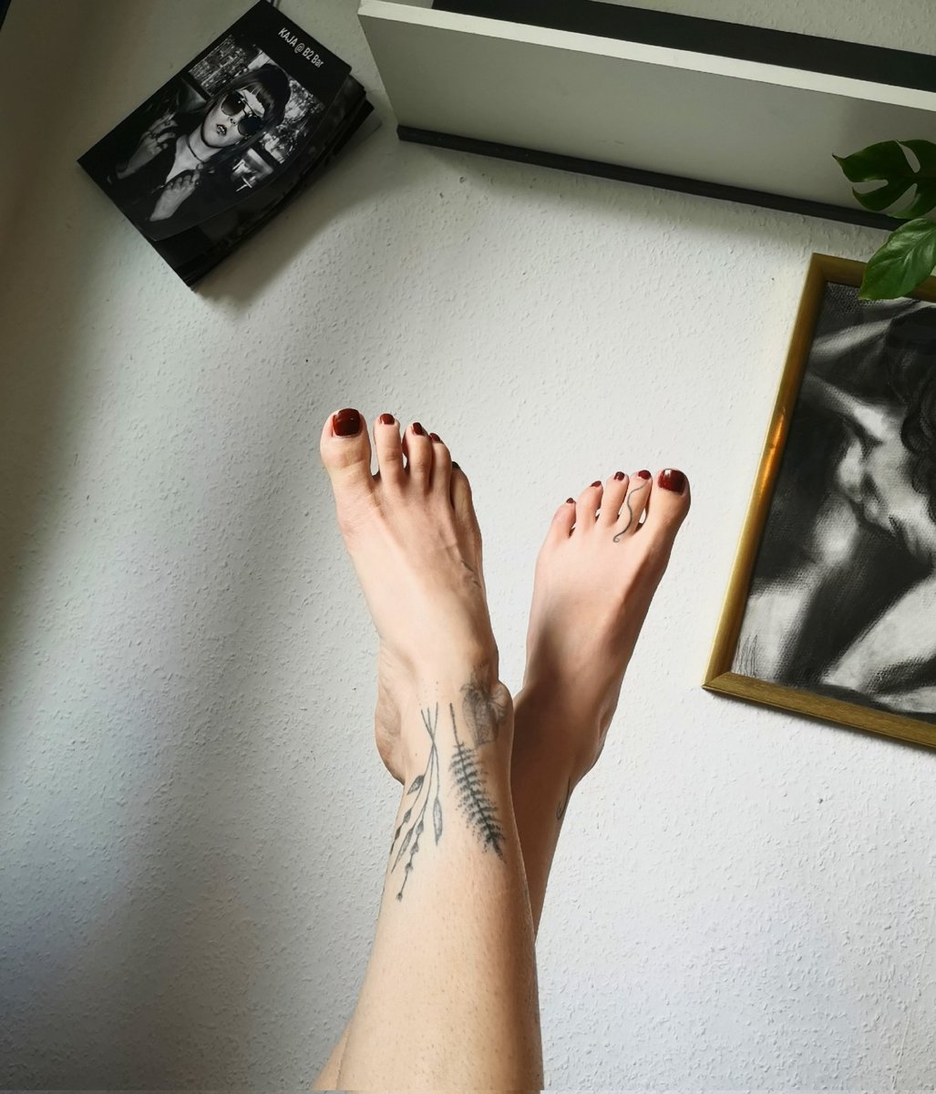 die_kajastrophe's tweet photo. #feet #feetpic #feetcontent #feetpicsforsales #inked #inkedgirl #inkedfeet #nails #nailpolish https://t.co/57ESV2RYxr