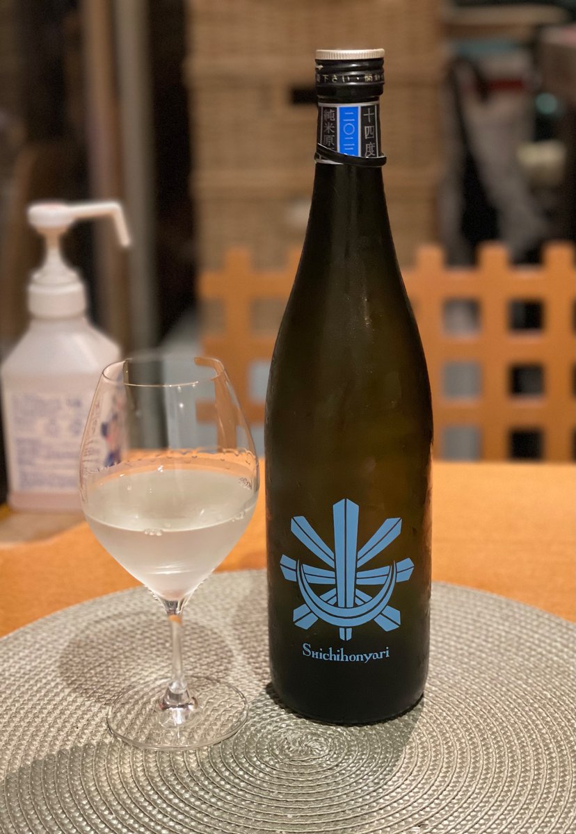 ichi3716's tweet photo. アミーゴプレート
今日の一推しは冷奴！
毎回上にのるものが変わって楽しい😀
日本酒は
滋賀県 冨田酒造さんの 七本鎗！
辛口で食事と一緒にオススメです。　

#大須 #アミーゴ
箸置きは
#studioJ-45 https://t.co/vB3hTSE2Gq
