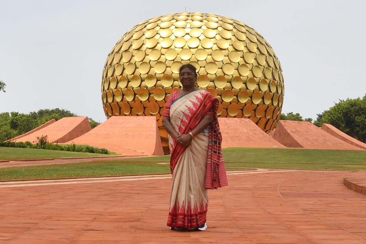 Today, I visited the Matrimandir. That rare and unique mandir generates an experience of being connected within. The special architecture of Matrimandir reflects the ideals and teachings of the Mother and Sri Aurobindo.