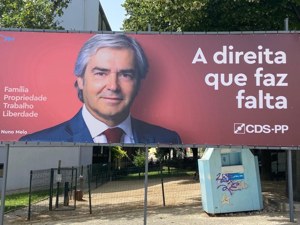 Novo outdoor do <a href="/_CDSPP/">CDS-PP</a> 
A direita que faz falta!