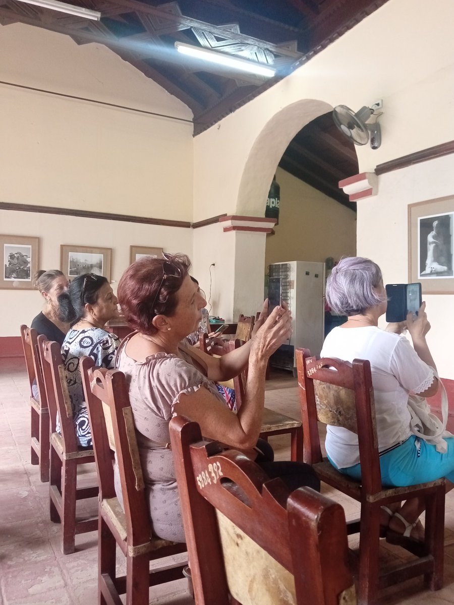 Expo  en homenaje a #NuestroFidel en la Sede de la Sociedad Cultural #JoseMarti de #SanctiSpiritus <a href="/OreillyIvis/">Ivis Perez OReilly</a> <a href="/NeisaMuro/">Neisa Muro Ríos</a> <a href="/CitmaSancti/">Citma Sancti Spíritus</a> @OdalysCid <a href="/LisyGg/">Lisandra Gómez🇨🇺</a>  <a href="/anna_delacruz20/">Anna</a> <a href="/Soniam651/">Soniam65</a> #FidelPor
