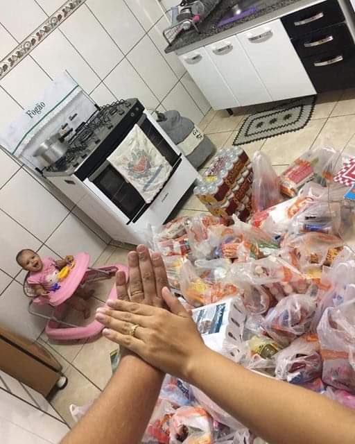 Chega um momento na vida que a felicidade não é sair com os amigos, beber uns copos, chegar em casa tarde ou dançar. A felicidade é quando você fecha a porta da sua casa e tudo o que você necessita está lá dentro: A sua família.❤️