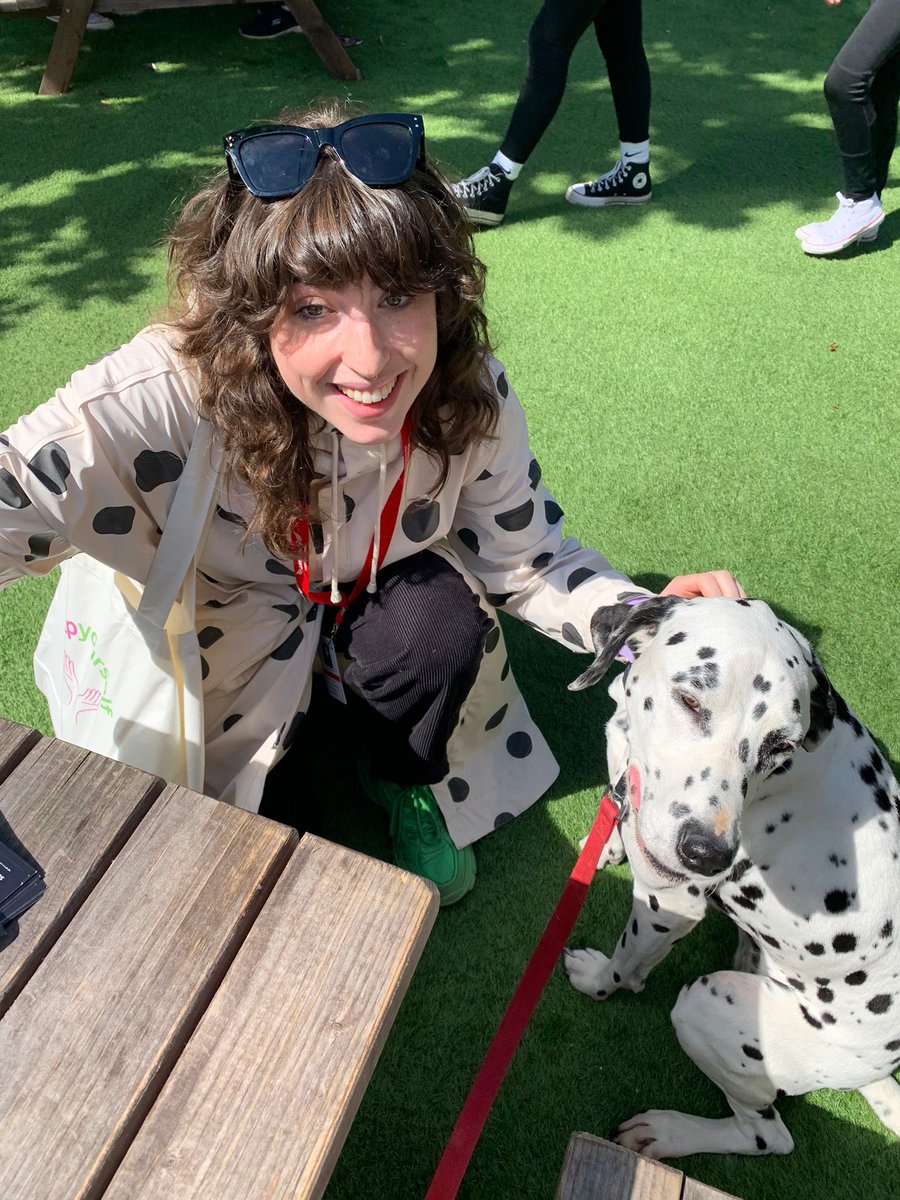 emmaruseprod's tweet image. Jess met her match flyering today! 

The newest member of the #HelpYourself team 💖💚