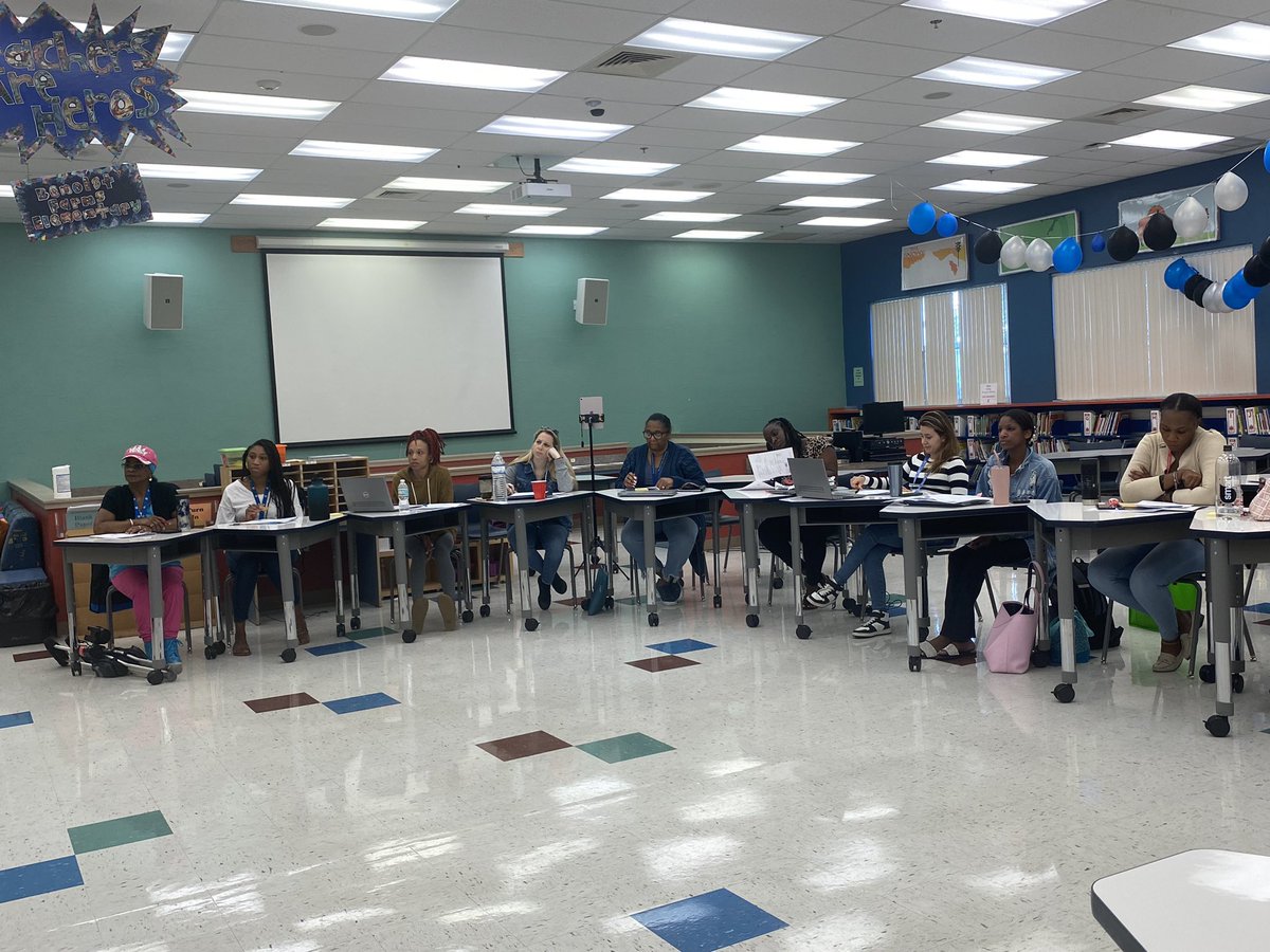 BFESBulldogs's tweet photo. Amazing writing training at Benoist Farms with Lisa from Top Score!  Thank you Lisa!! @topscorewriting @BFE @MrsGreen1997 https://t.co/L3CJRNLTmn