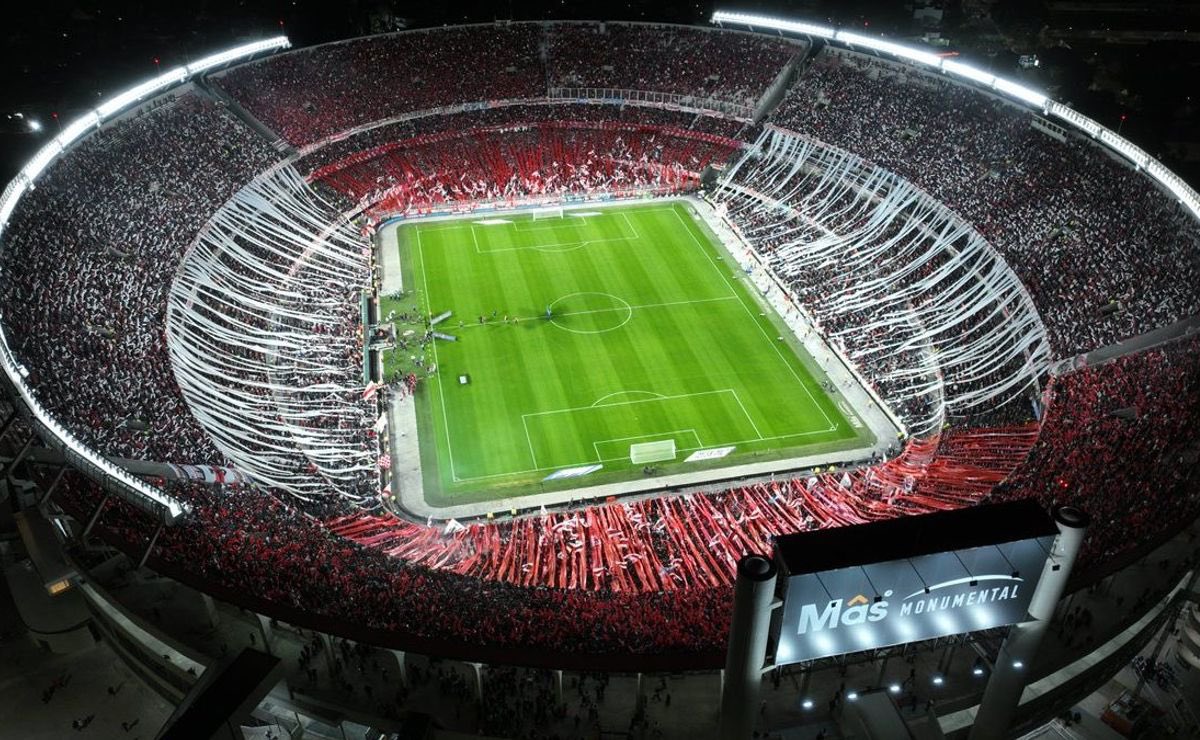 rhdelfutbol's tweet photo. #RIVER ⚪️🔴⚪️ es EL ÚNICO CLUB que estuvo entre los 2 con más SOCIOS en TODAS LAS DÉCADAS

1910 #River Racing
‘20 #River Boca
‘30 #River Boc
‘40 #River SL
‘50 #River Rac
‘60 #River Rac
‘70 #River Boc
‘80 #River CAI
‘90 #River Boc
2000 #River Boc
‘10 #River Boc

🤯2023 ▶️+335.000 https://t.co/xL5PkVVgIU