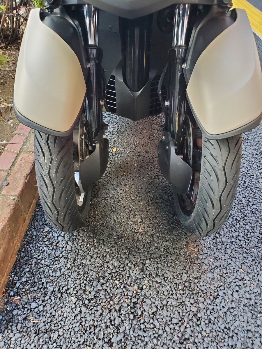 joe13mejina_ue's tweet photo. 5000kmを走り
F・タイヤが摩耗したので交換😇
DUNLOP SCOOTSMART2
F 90/80-14
R 130/70-13
今回、摩耗の変化も確認したい為
サイズUPは見送り。
交換作業は板橋のウルフさんにて🙂
#二輪タイヤショップ・ウルフMOTO
#DUNLOP
#SCOOTSMART2
#トリシティ155 https://t.co/cvQm8ZDp8b